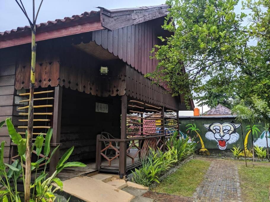 Bed and Breakfast C Point Krui Екстер'єр фото